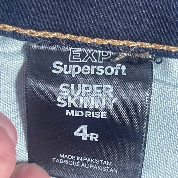 Express NWT Super Skinny Mid Rise Jeans Sz 4R - Picture 9 of 12